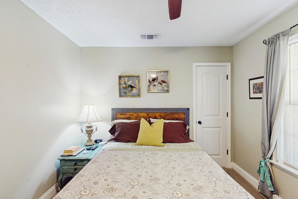 Dog-friendly Family Home w/ Patio & Fire Pit!