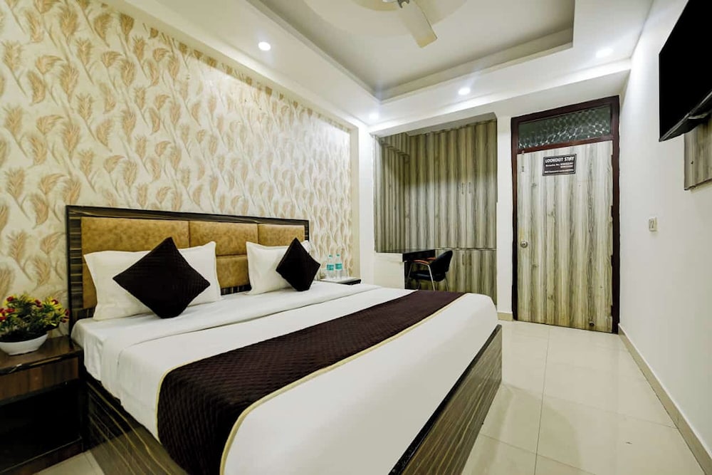 Hotel Lookout Stay Delhi IGI Airport