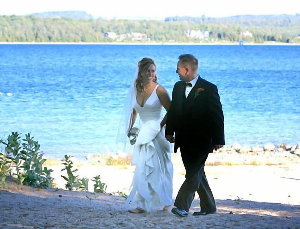 Edgewater Inn- Charlevoix