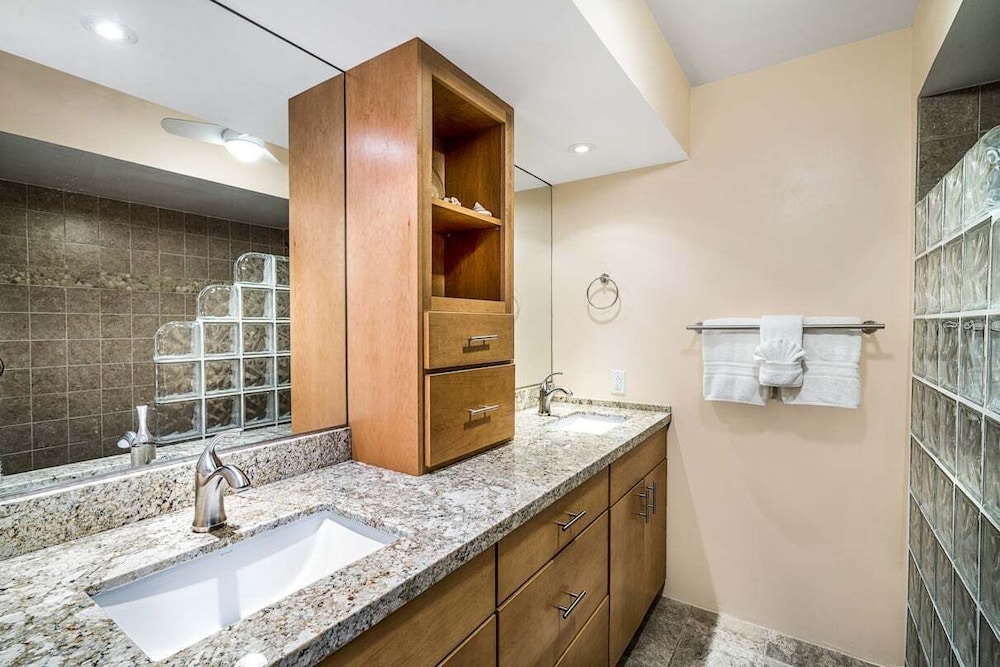 Beautiful Ocean View - Updated - Wifi Included- Vrkcv