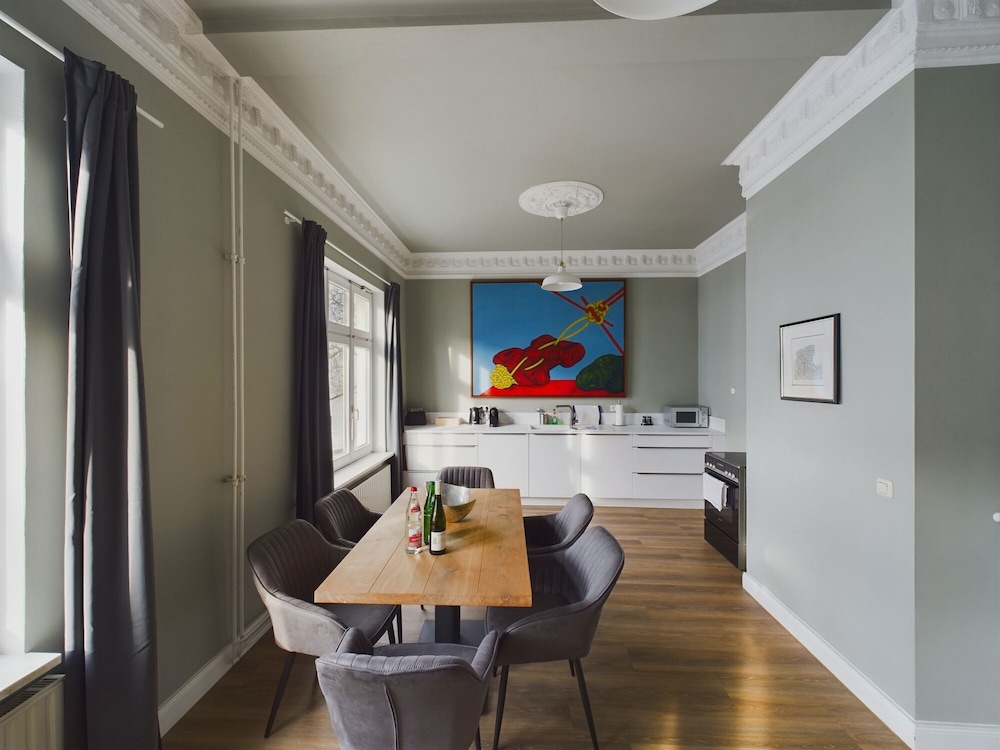 Art Apartments