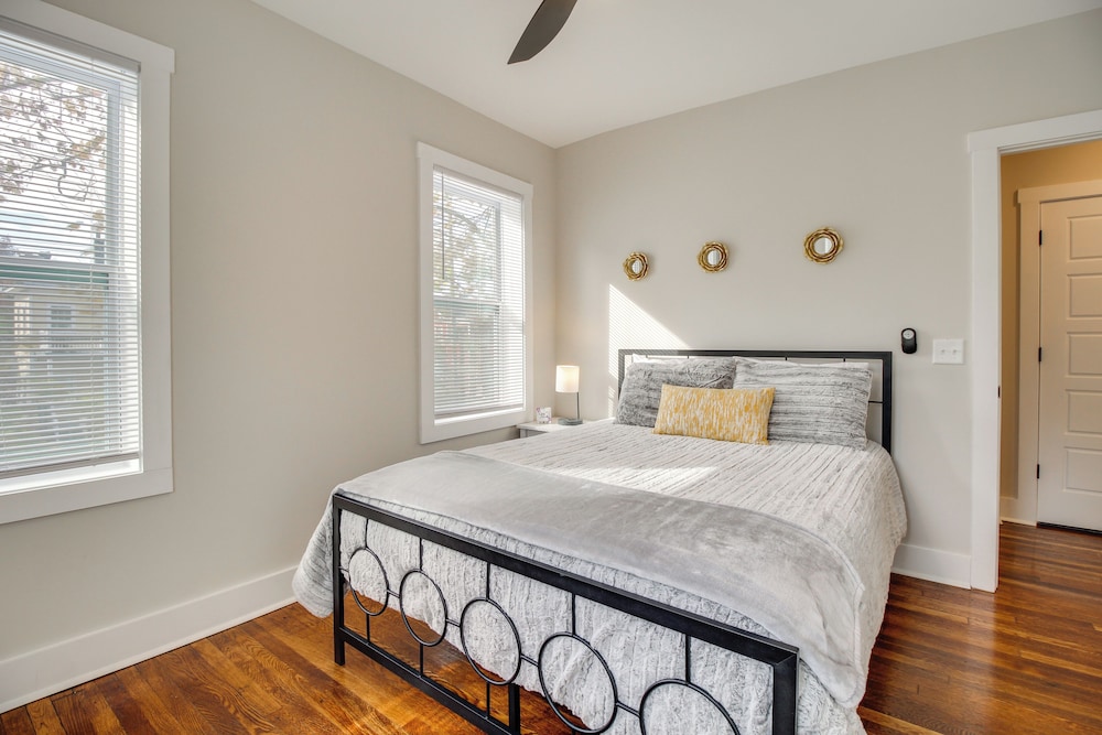 Private Balcony: Spacious, Updated Savannah Apt!