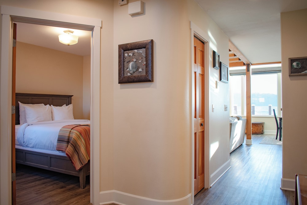 Lakeshore Lodges