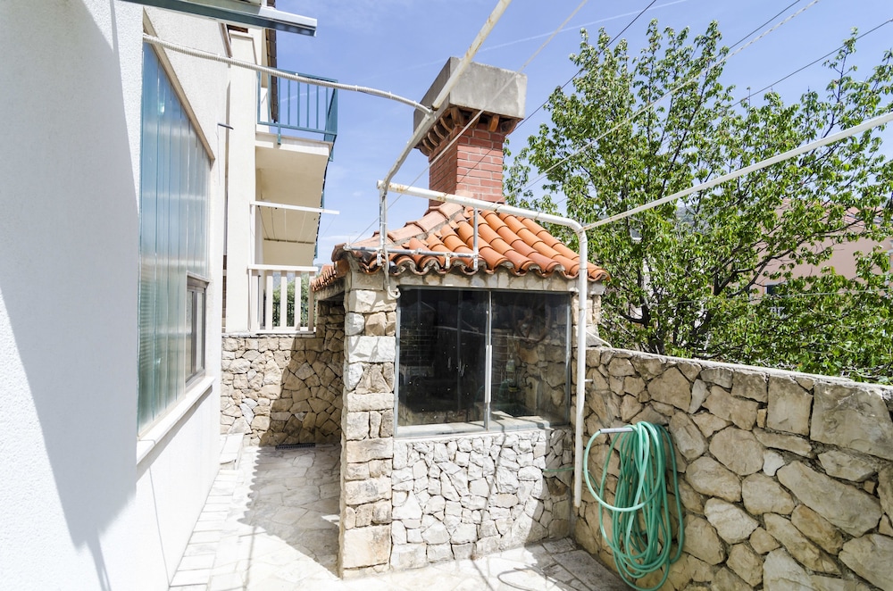Cina Apartments