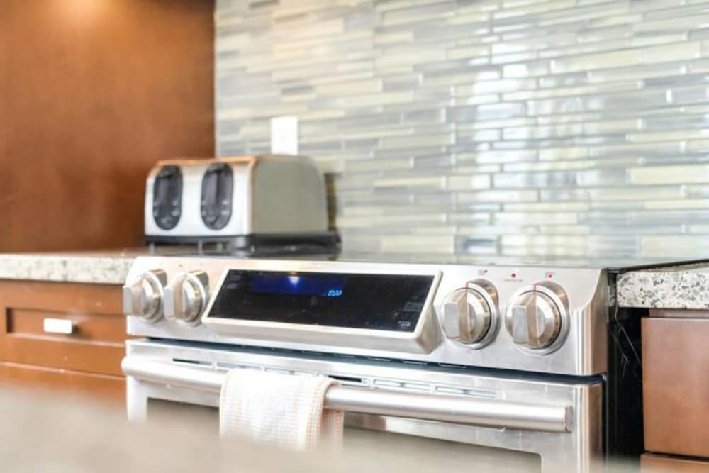Scenic 3BR Penthouse Suite