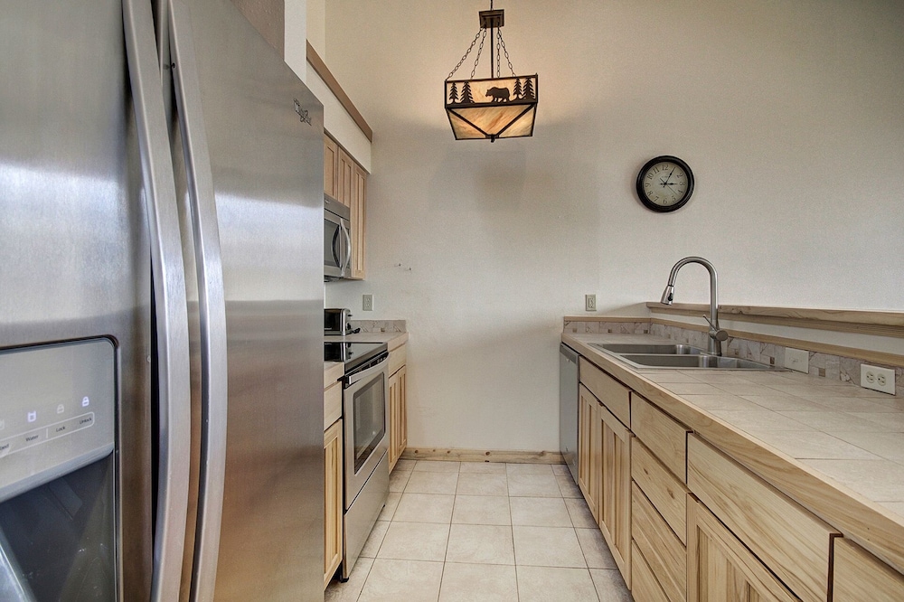 1733 Lenawee 4 Bedroom Condo