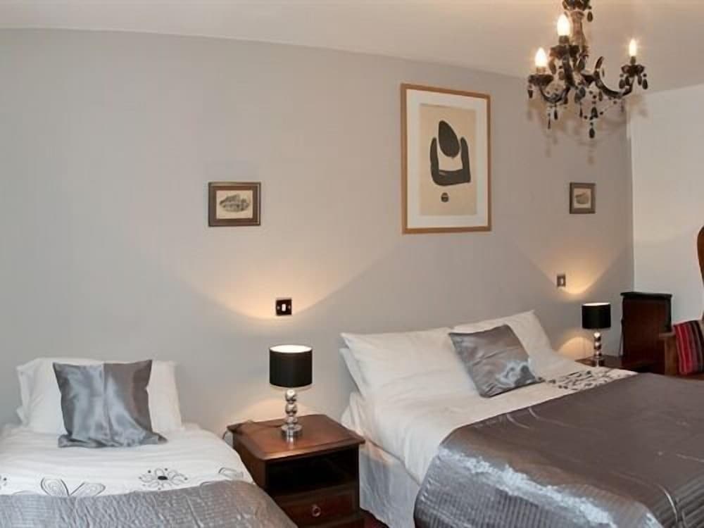 The Bluebell Inn and Lodge