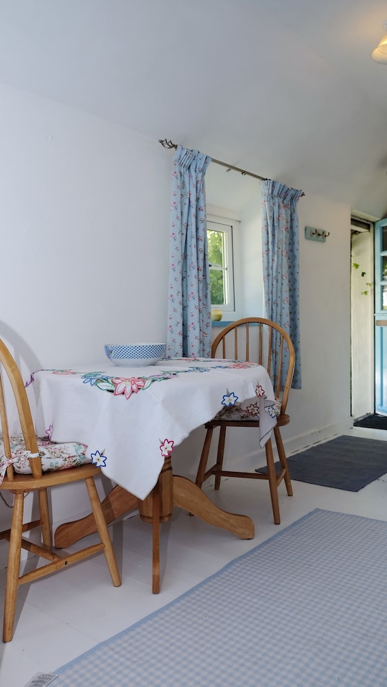 1bed Cottage Sleeps 2 - Enclosed Garden, Pets, Bbq view 4