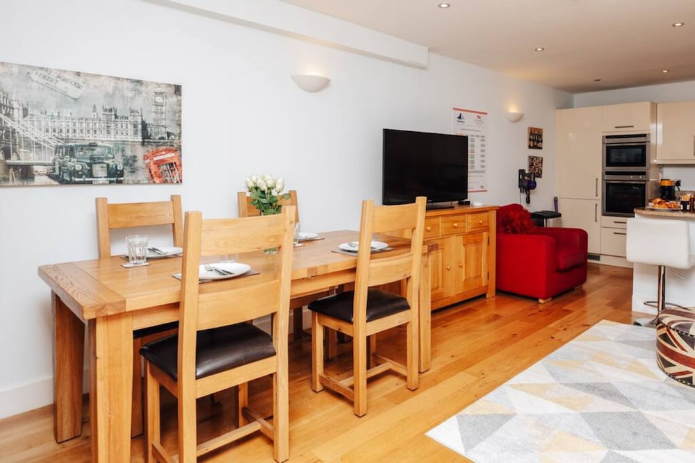 Peels Yard - Central Henley view 5