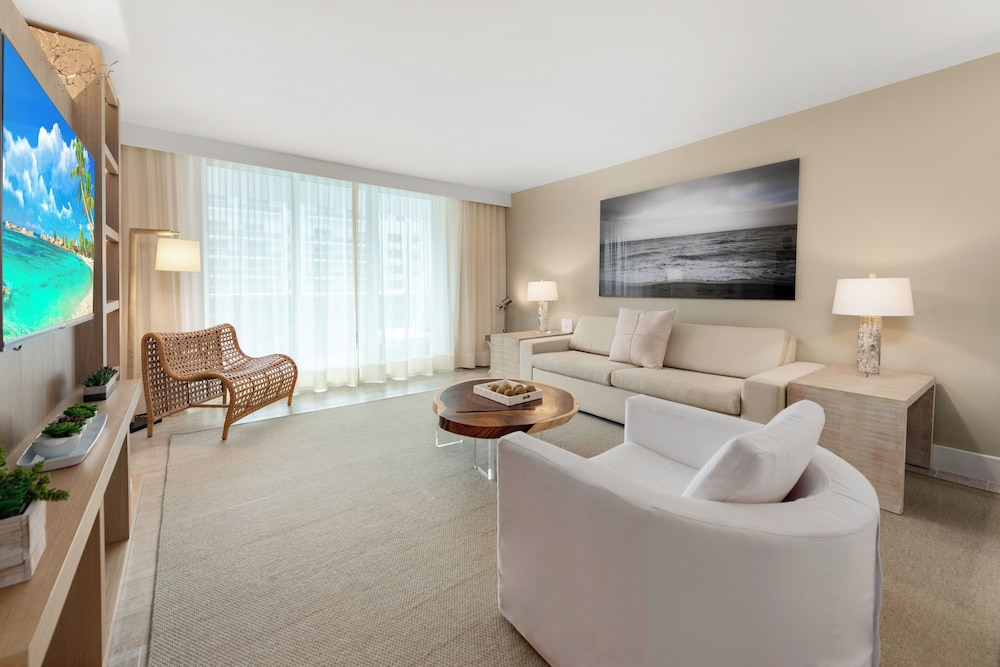 Luxury Vacation Rentals at 1 Hotel & Homes by LRMB