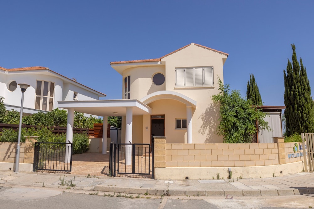 Larnaca Chelidonia Seafront Villa