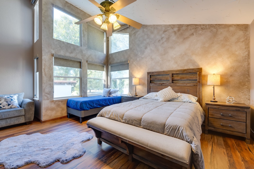 1-acre Backyard & Gym: Spacious Apopka Escape!