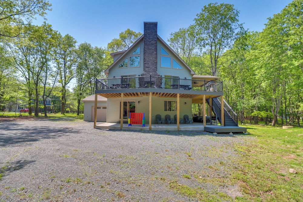 Hot Tub & Community Beach: Albrightsville Home!
