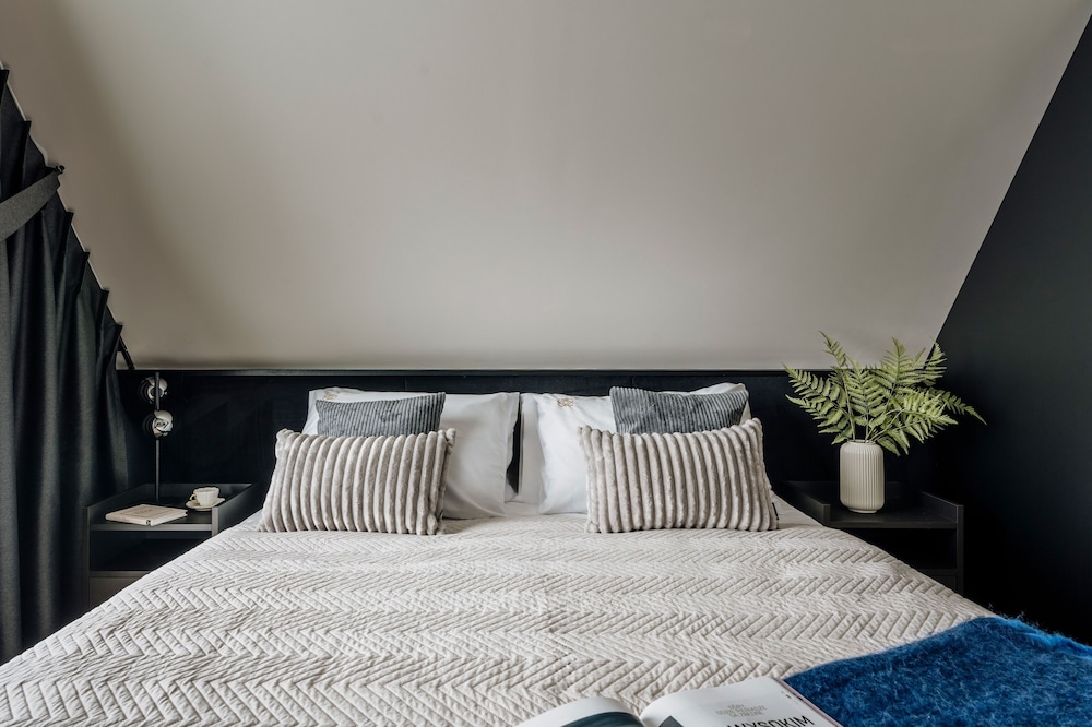 Crystal Pine Spa - LoftAffair Collection