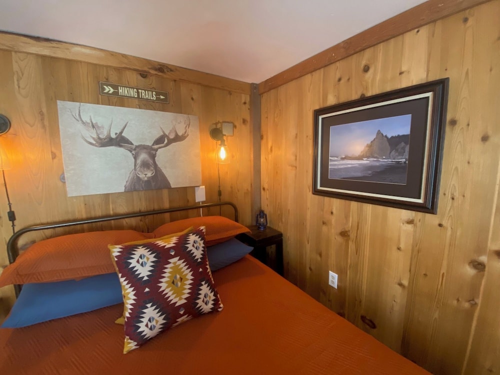 Manitou Lodge