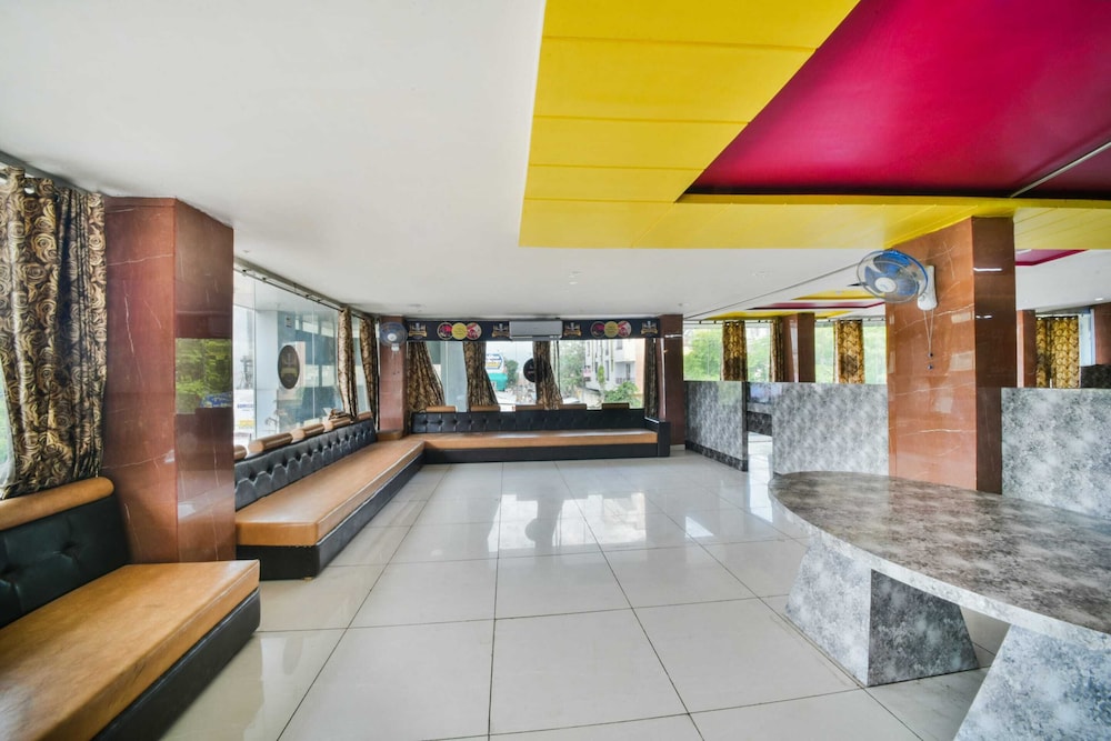 OYO 45055 Hotel King's Palace view 3