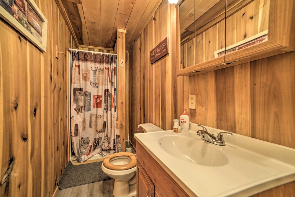 Remote Kentucky Cabin w/ Fire Pit & 2 Ponds view 5