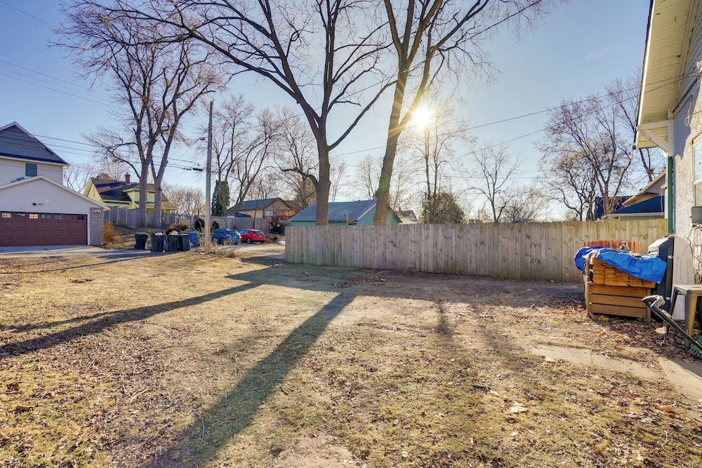 2 Mi to Downtown Minneapolis: Apt w/ Shared Yard