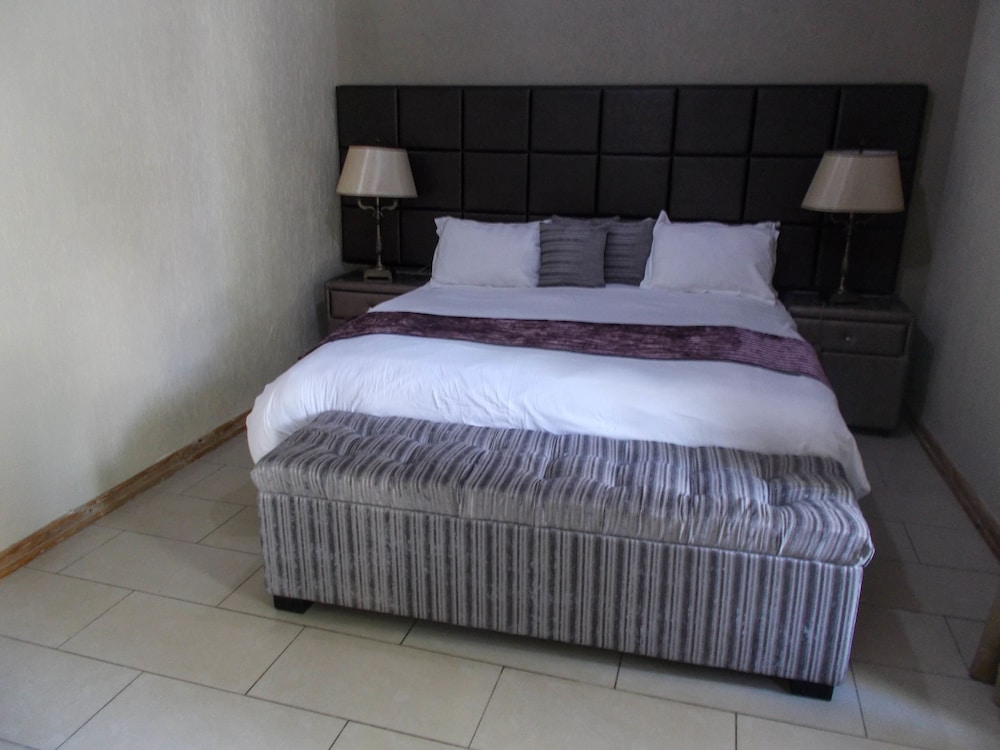 Tecla Lodges
