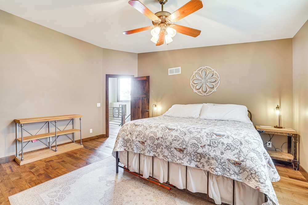 Riverfront Home w/ Seasonal Dock in Wabasha!