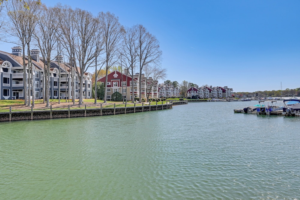 Waterfront Lake Norman Retreat w/ Pool Access!