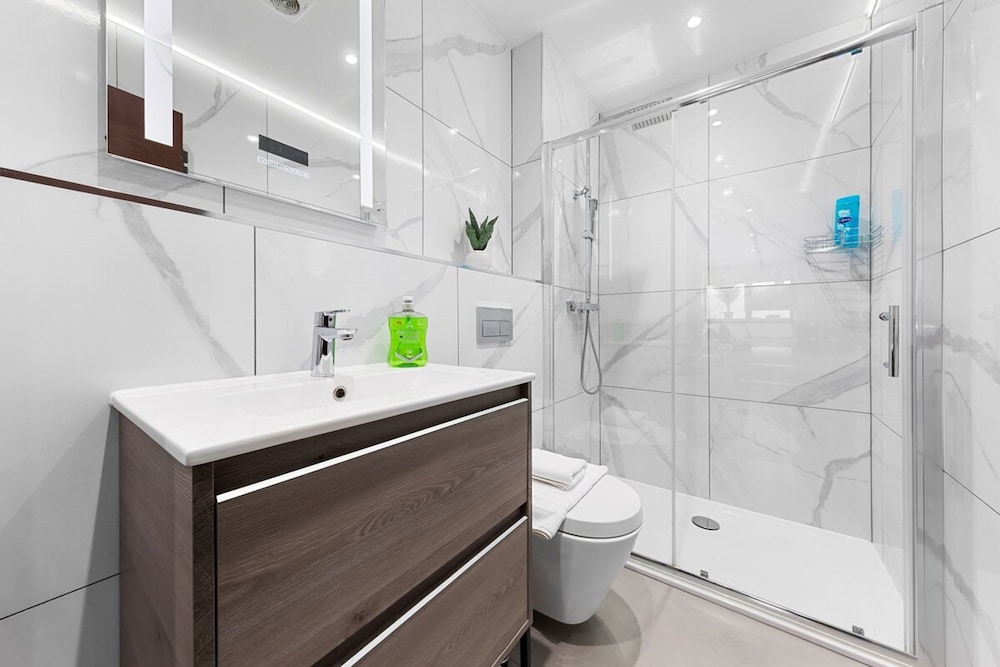Bright Studio Retreat in Golders Green