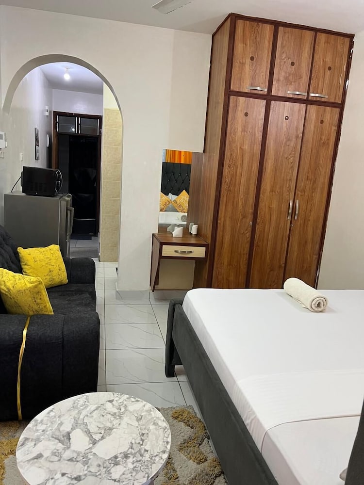 Lux Suites Lakeview Studios Bamburi