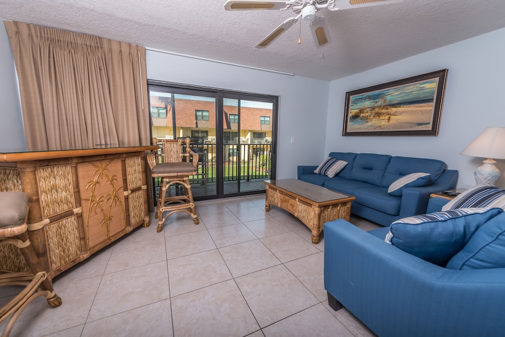 Cocoa Beach Club by Happy Palm Stays