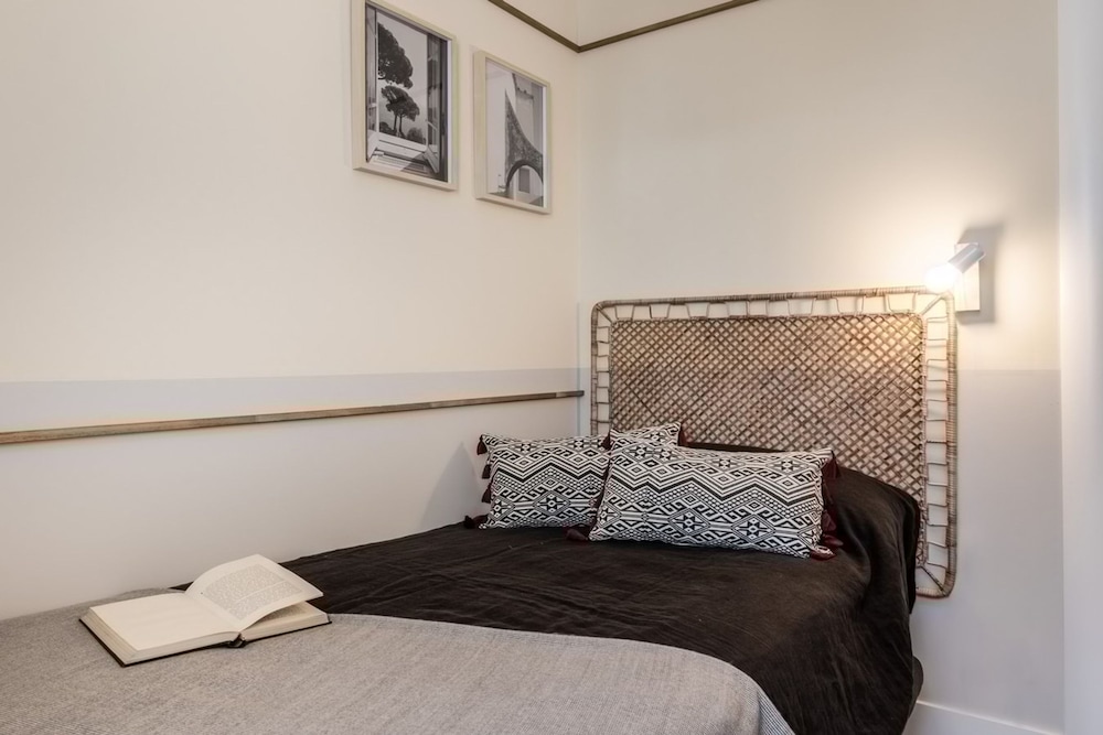 Casoria - 3 Bedrooms and Terrace in Trafalgar