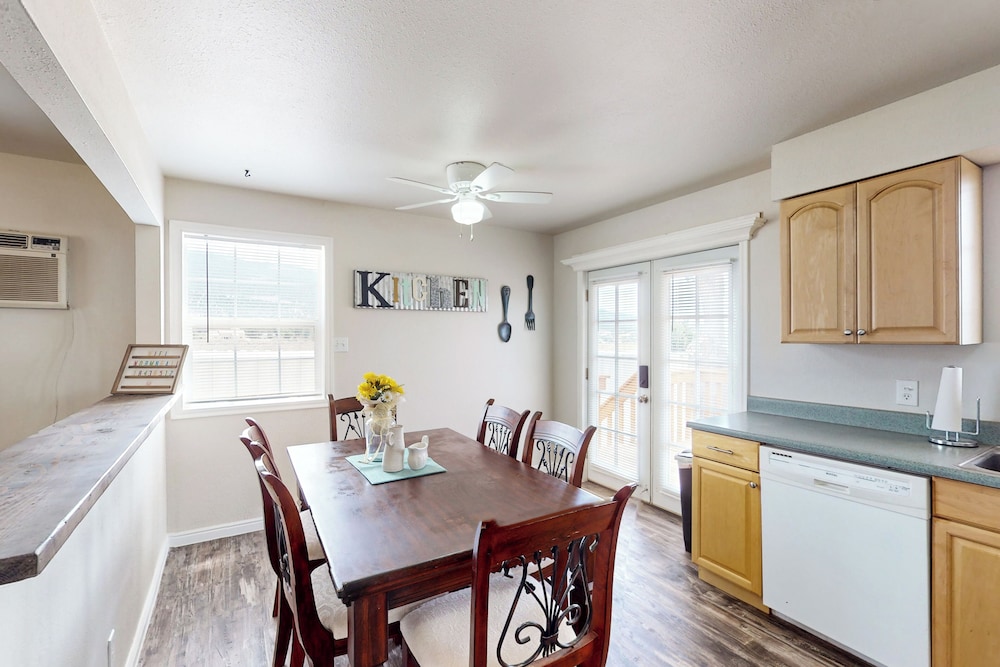 4BR Home w/ W & D, Private Backyard