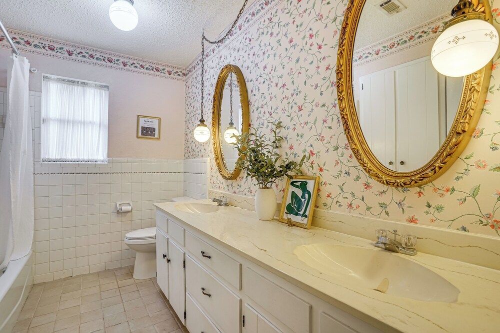 Karaoke Ready! Fort Worth Area Home w/ Pool