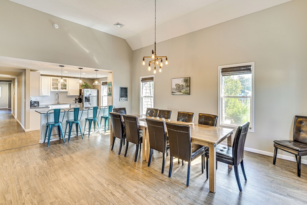 Walk to Academy: Lake Max Family Penthouse