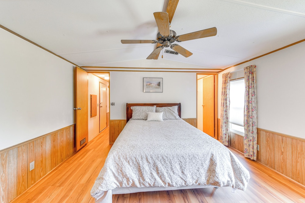 2 Mi to Ellenton Outlets: Home w/ Community Perks!