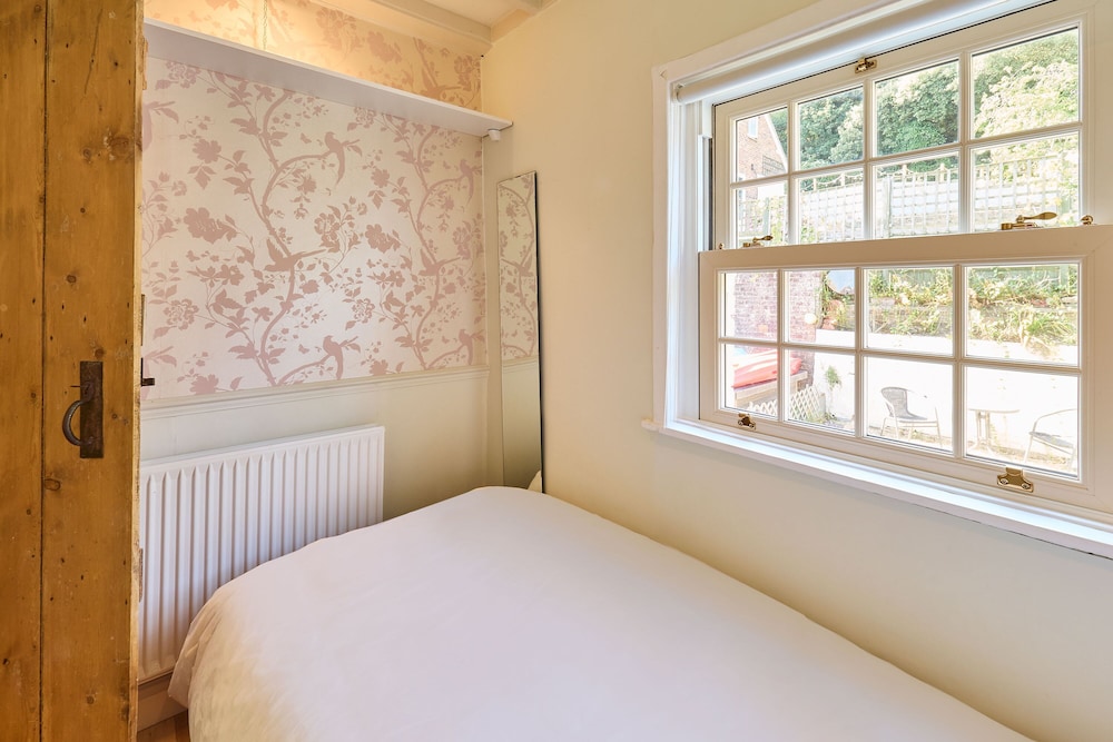 Host Stay Old Stone Cottage