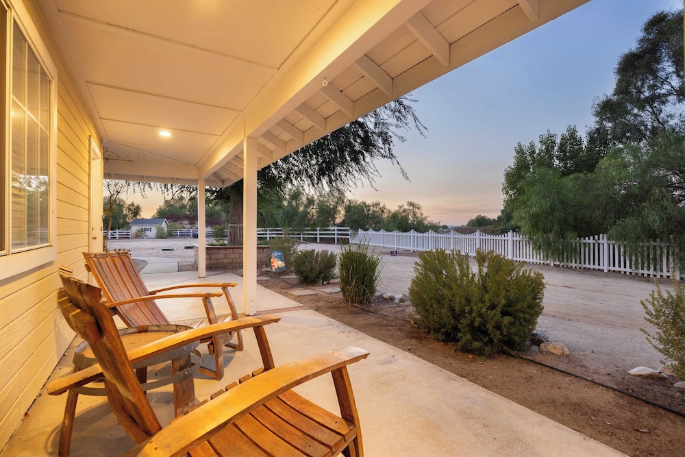 Wine Country Retreat Gorgeous Views, Minutes to Wineries