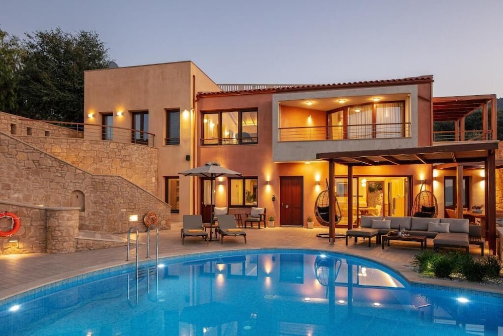 Vardina Villa