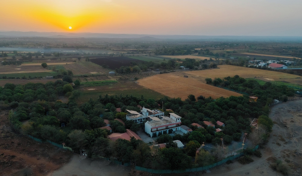 Daksh Resort And Amusement Park