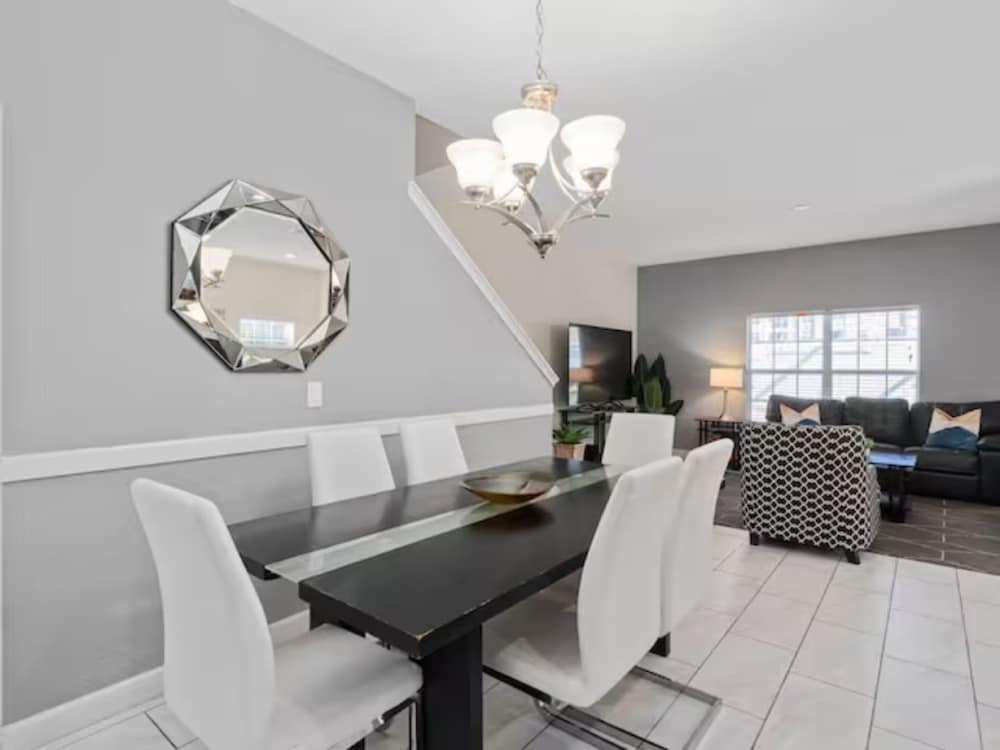Free Amenities Spacious Home King Beds