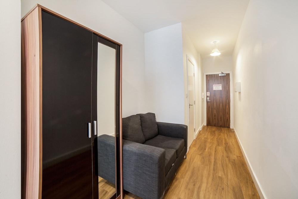 OYO Vincent Apartments photo 4