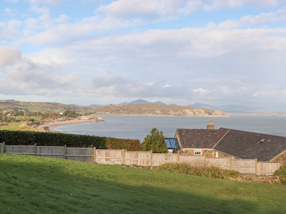 Caravan at Cartref