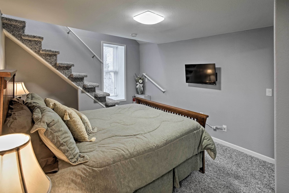 Laramie Vacations - Historic Laramie Condo - 3 Blocks to Downtown  UW - Property Image 5
