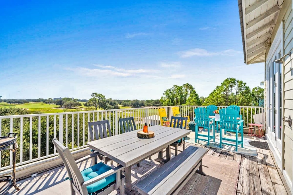 Gulf Shores Escape Walk to Waves Pool Golf Views