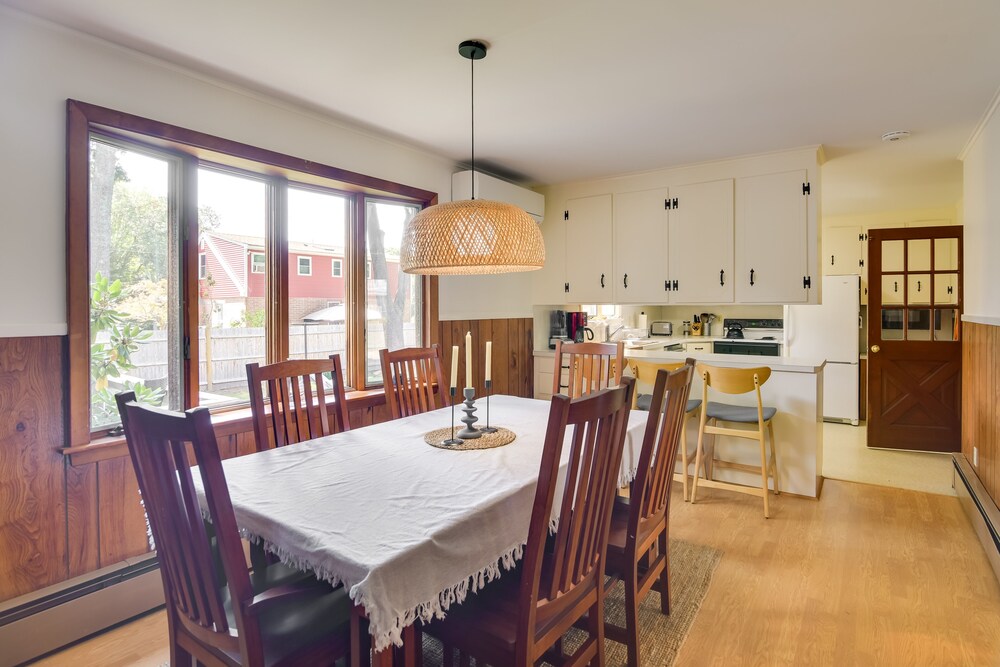 Home in Narragansett w/ Beach Access!