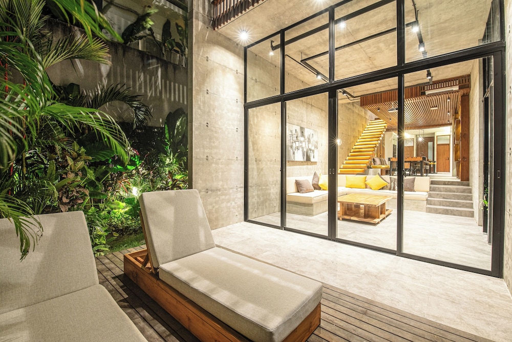 Modern 4BR Canggu Retreat Just 8mins to the Beach