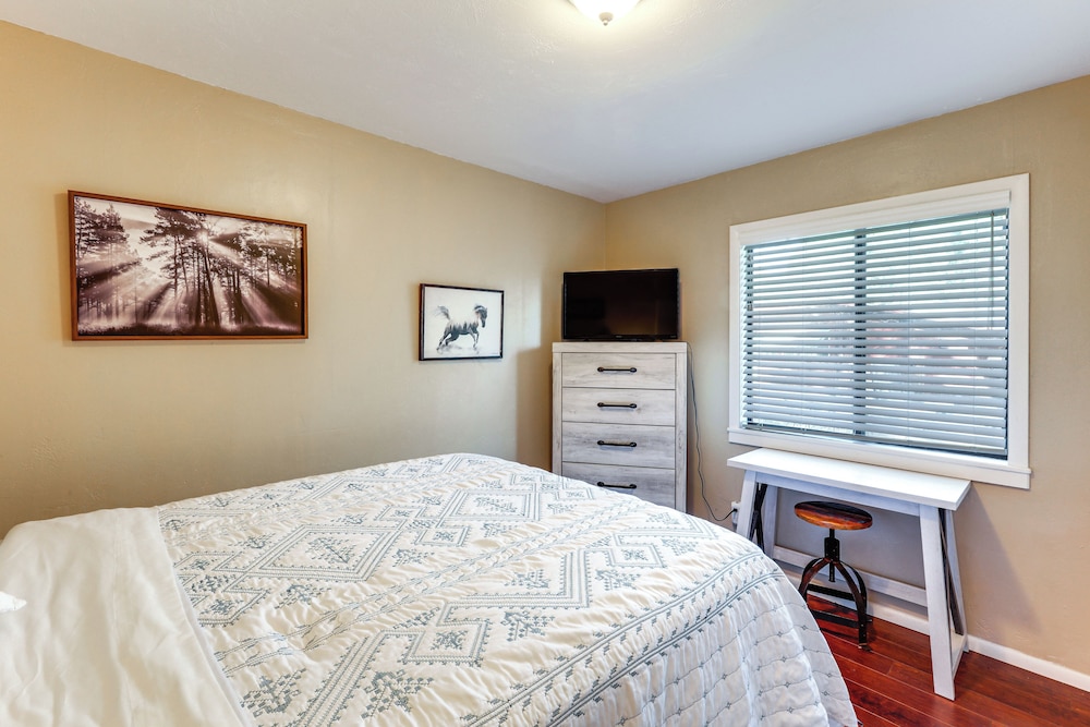 16 Mi to Mogollon Rim: Home w/ Deck in Payson!