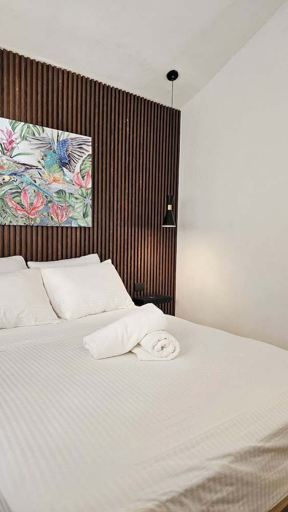 Zoa Villas - 2 minutes to the beach