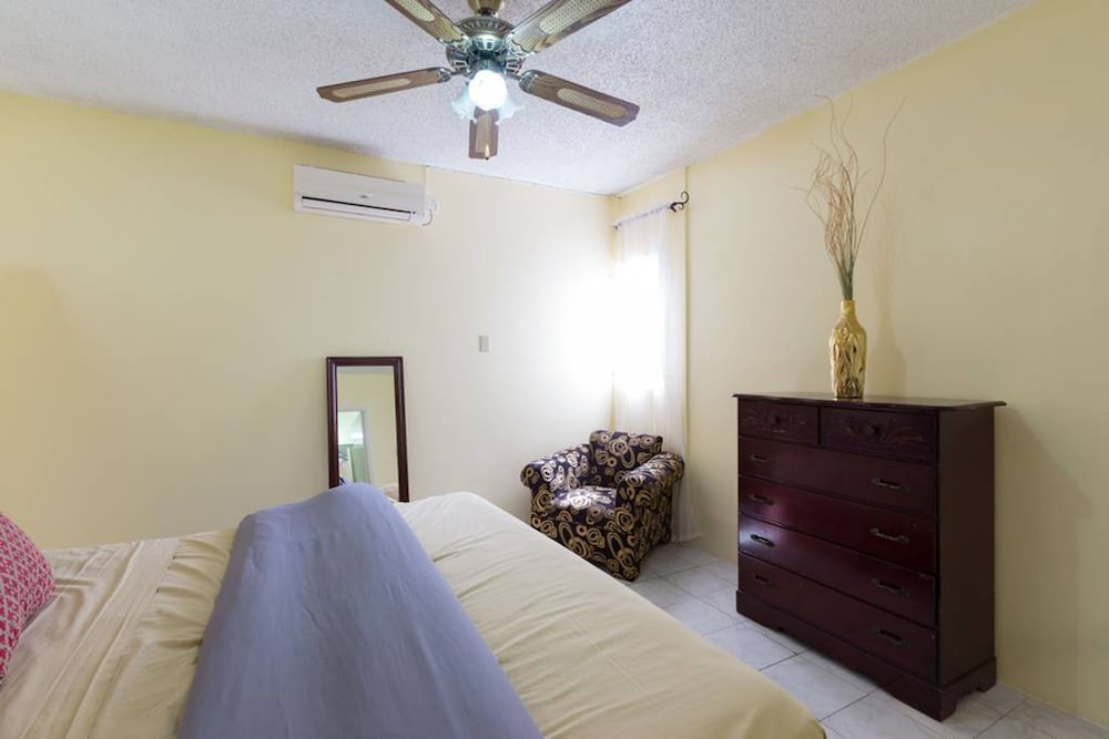 Kgn Most Centrally Located One Bdrm II view 3