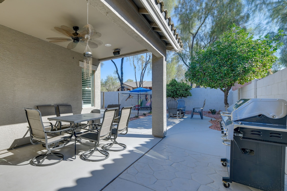 Charming Gilbert Home w/ Patio  Putting Green! - Property Image 6