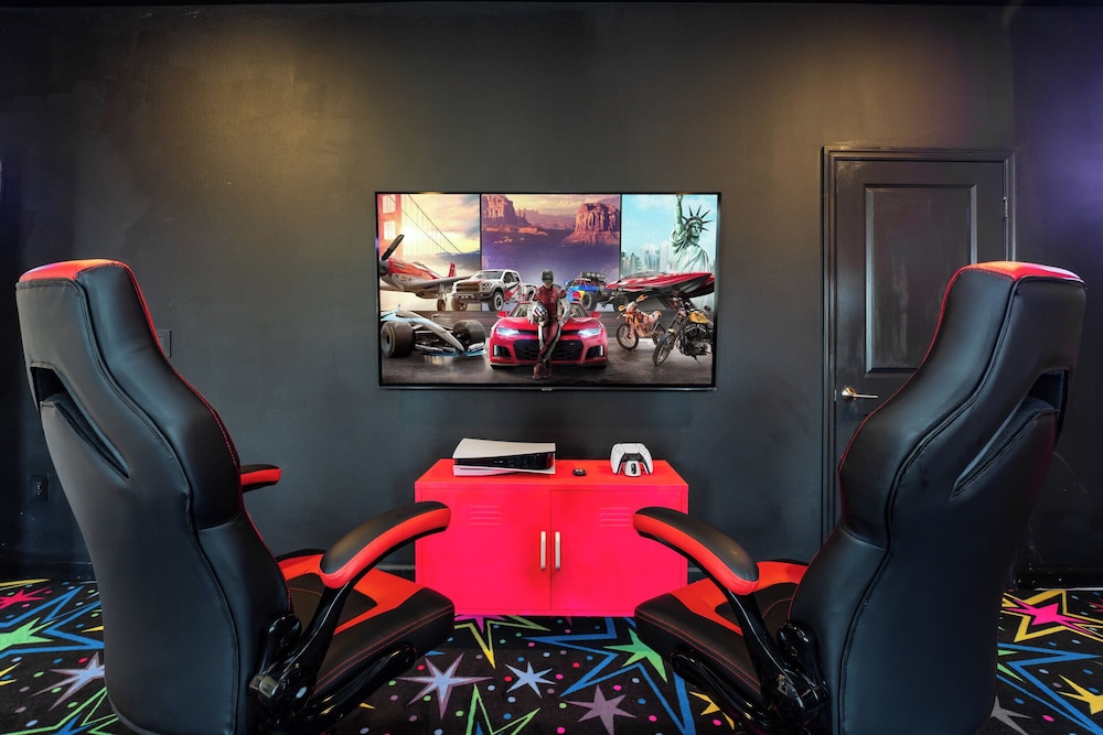 Awesome 8BR Villa Pool Theater Arcade