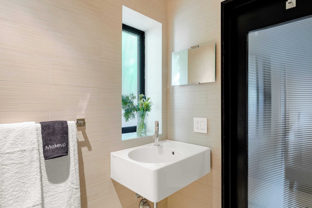 Kings Road West Hollywood Luxury Pool, Views, Firepit, Modern Design